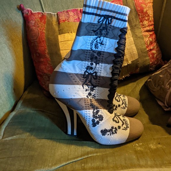 Fendi Navy Blue/Cream Striped Knit Fabric Sock Boots Size 37  Fendi Striped Knit Sock Booties - Size 37 1/2